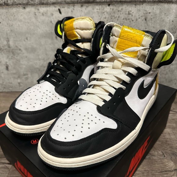 JORDAN 1 RETRO HIGH VOLT - Picture 5 of 5